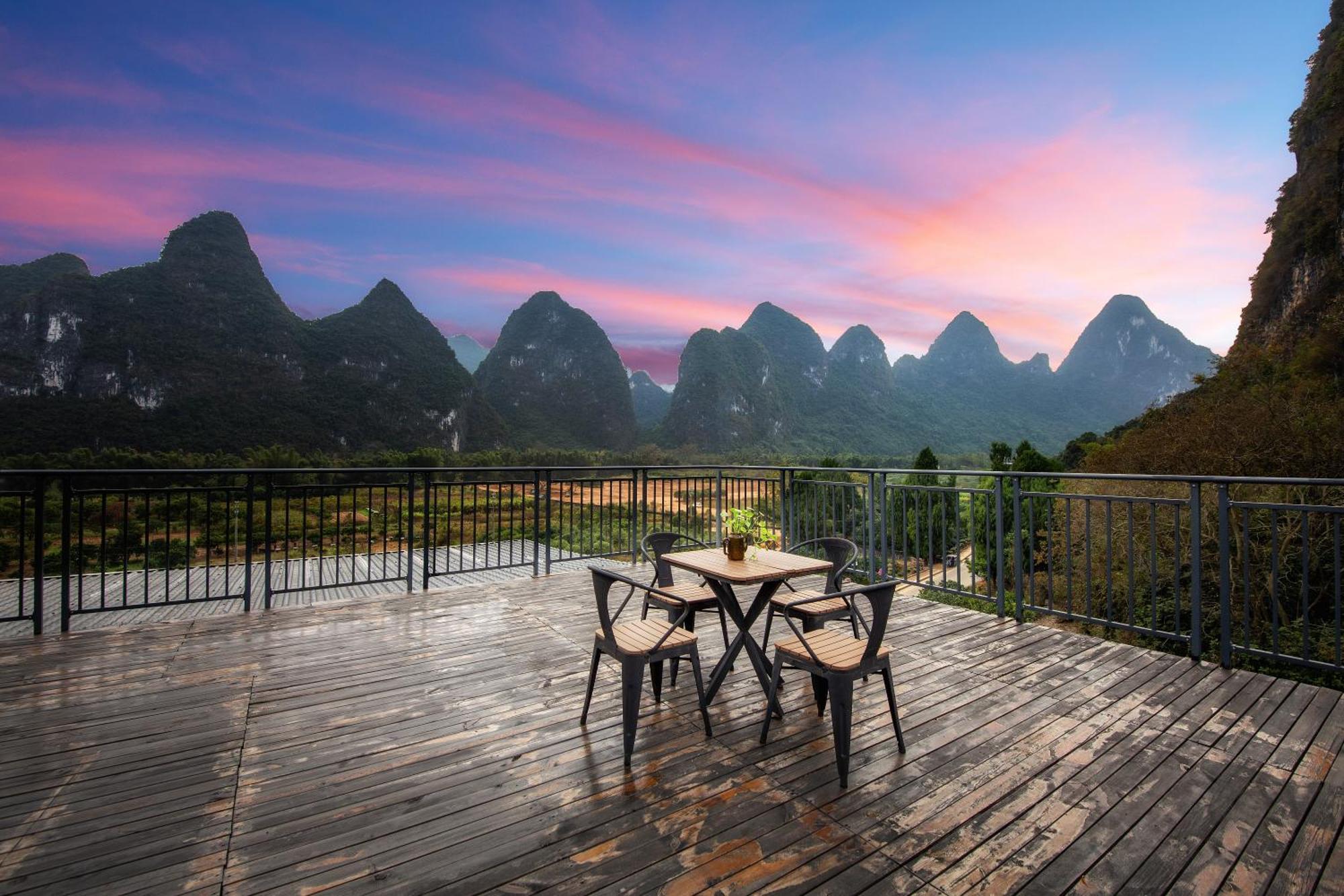 Leisure Courtyard Hotel Yangshuo-Free Shuttle Bus To Yangshuo Station Stay 2 Nights One Way エクステリア 写真