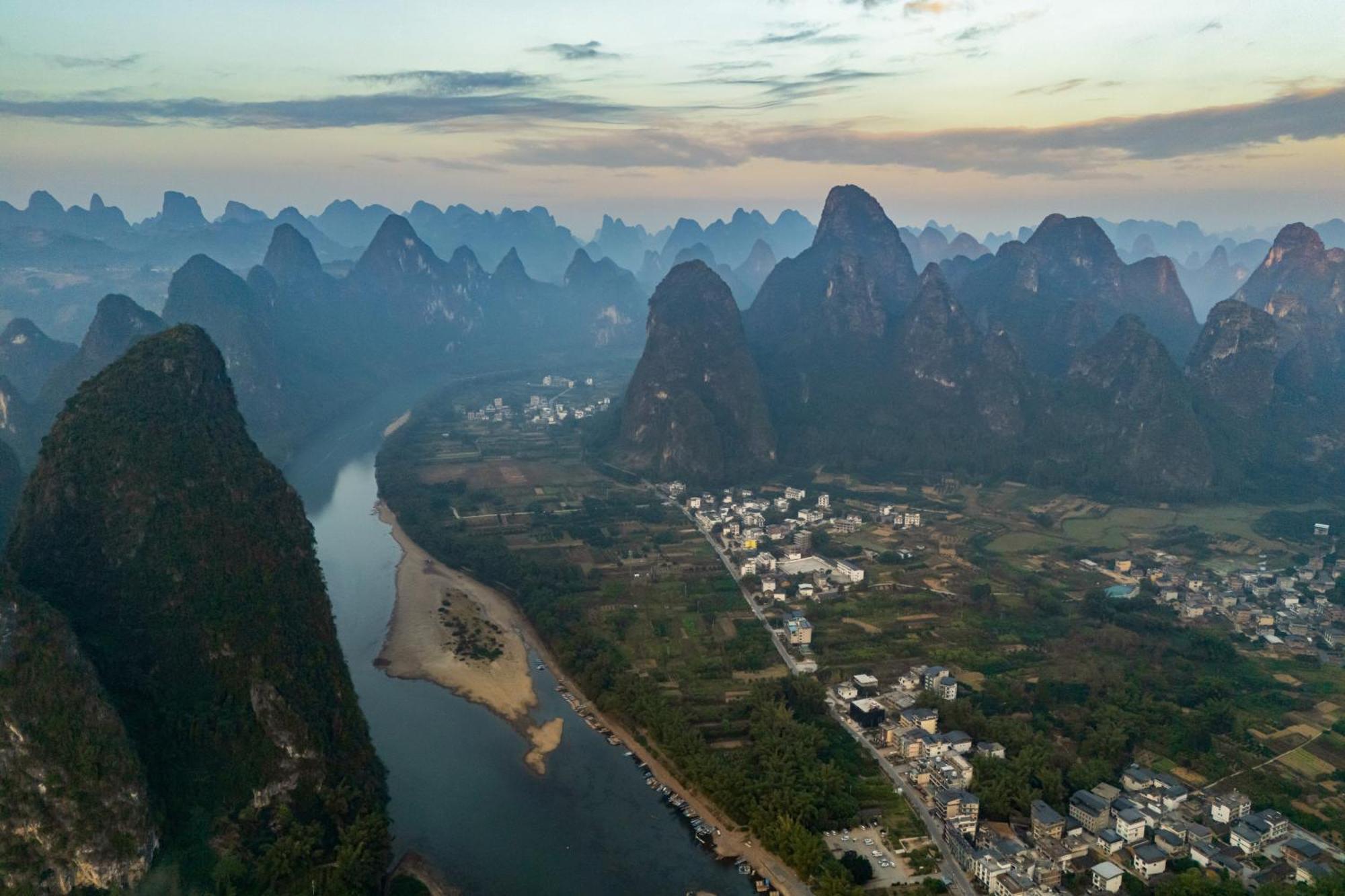 Leisure Courtyard Hotel Yangshuo-Free Shuttle Bus To Yangshuo Station Stay 2 Nights One Way エクステリア 写真
