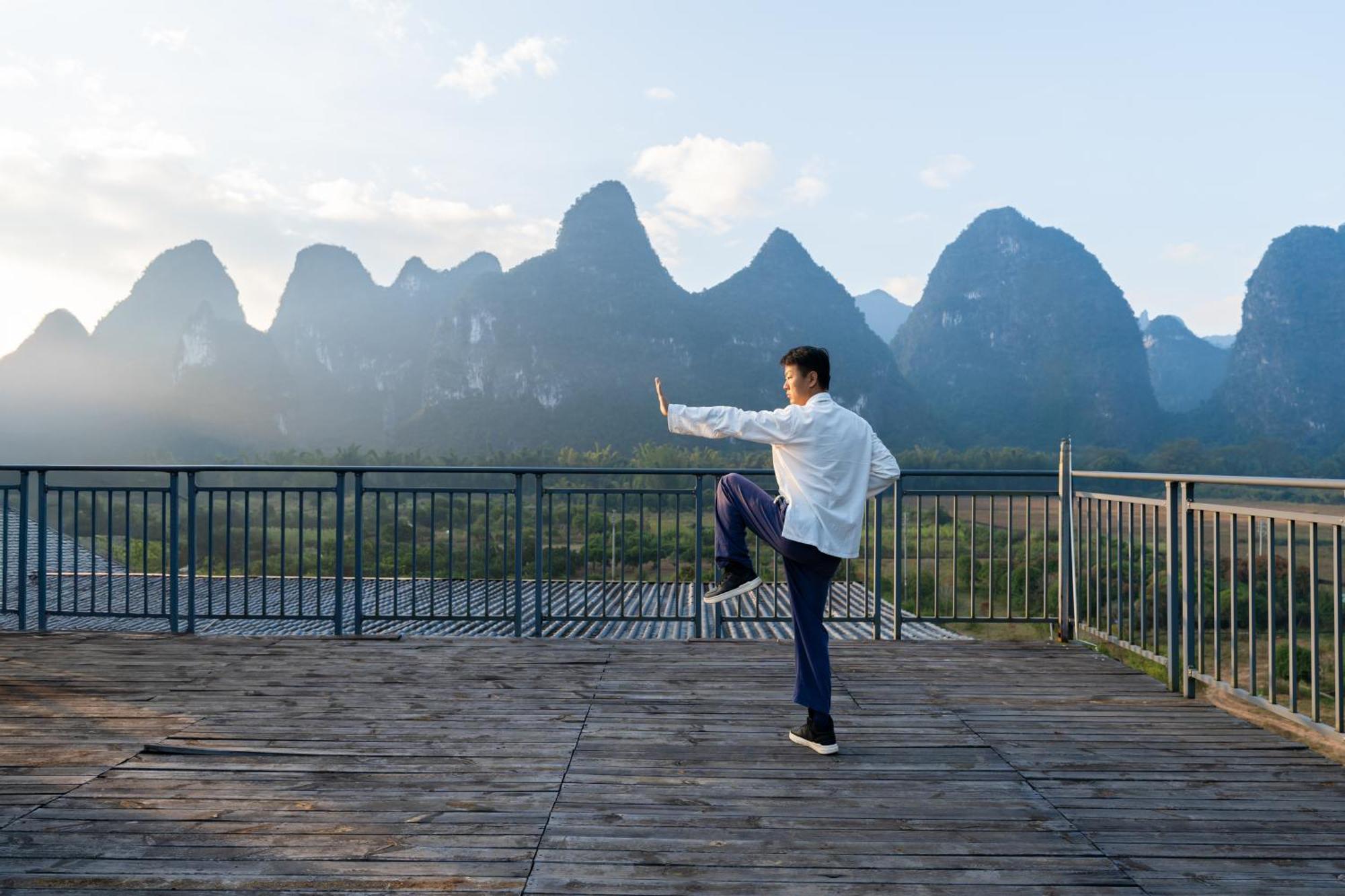 Leisure Courtyard Hotel Yangshuo-Free Shuttle Bus To Yangshuo Station Stay 2 Nights One Way エクステリア 写真