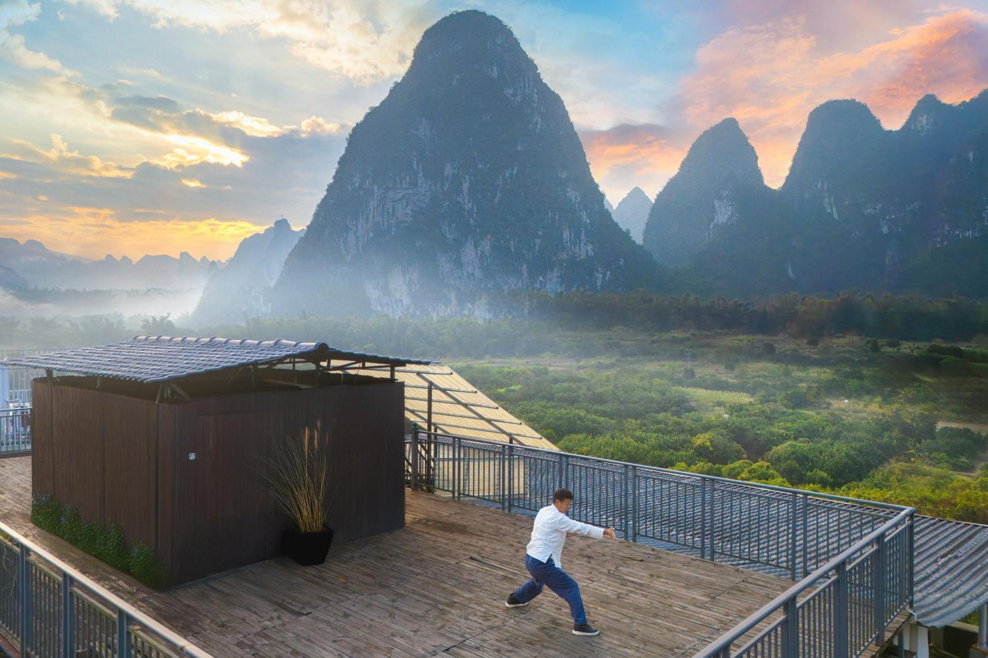 Leisure Courtyard Hotel Yangshuo-Free Shuttle Bus To Yangshuo Station Stay 2 Nights One Way エクステリア 写真