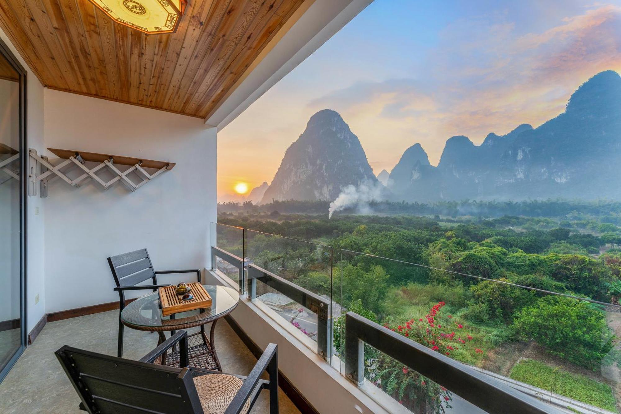 Leisure Courtyard Hotel Yangshuo-Free Shuttle Bus To Yangshuo Station Stay 2 Nights One Way エクステリア 写真