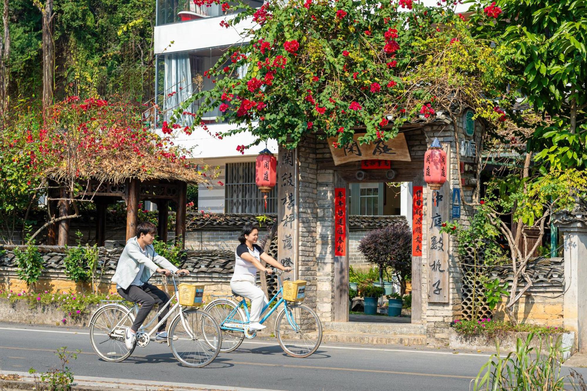 Leisure Courtyard Hotel Yangshuo-Free Shuttle Bus To Yangshuo Station Stay 2 Nights One Way エクステリア 写真
