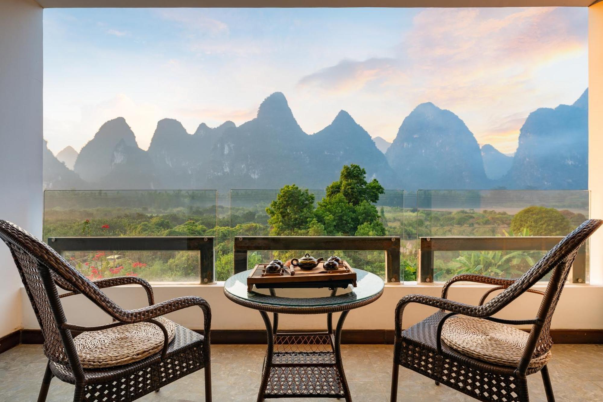 Leisure Courtyard Hotel Yangshuo-Free Shuttle Bus To Yangshuo Station Stay 2 Nights One Way エクステリア 写真