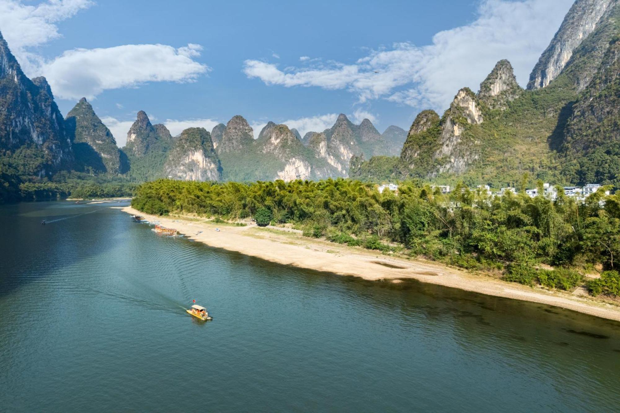Leisure Courtyard Hotel Yangshuo-Free Shuttle Bus To Yangshuo Station Stay 2 Nights One Way エクステリア 写真